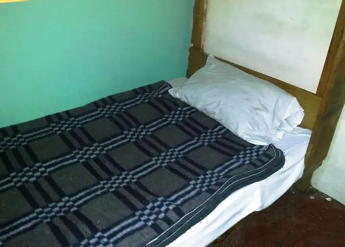 La Colonial Hostel *